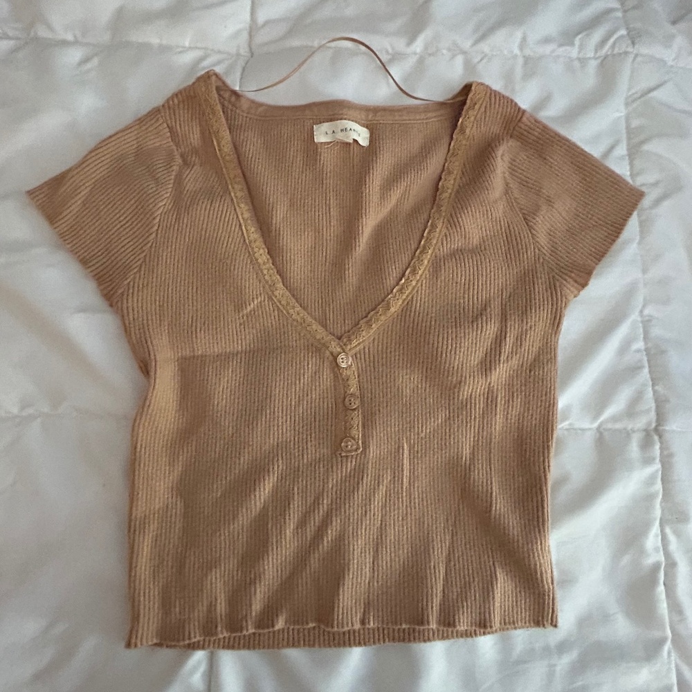 la hearts tan t shirt with lace trim size teens  (M)